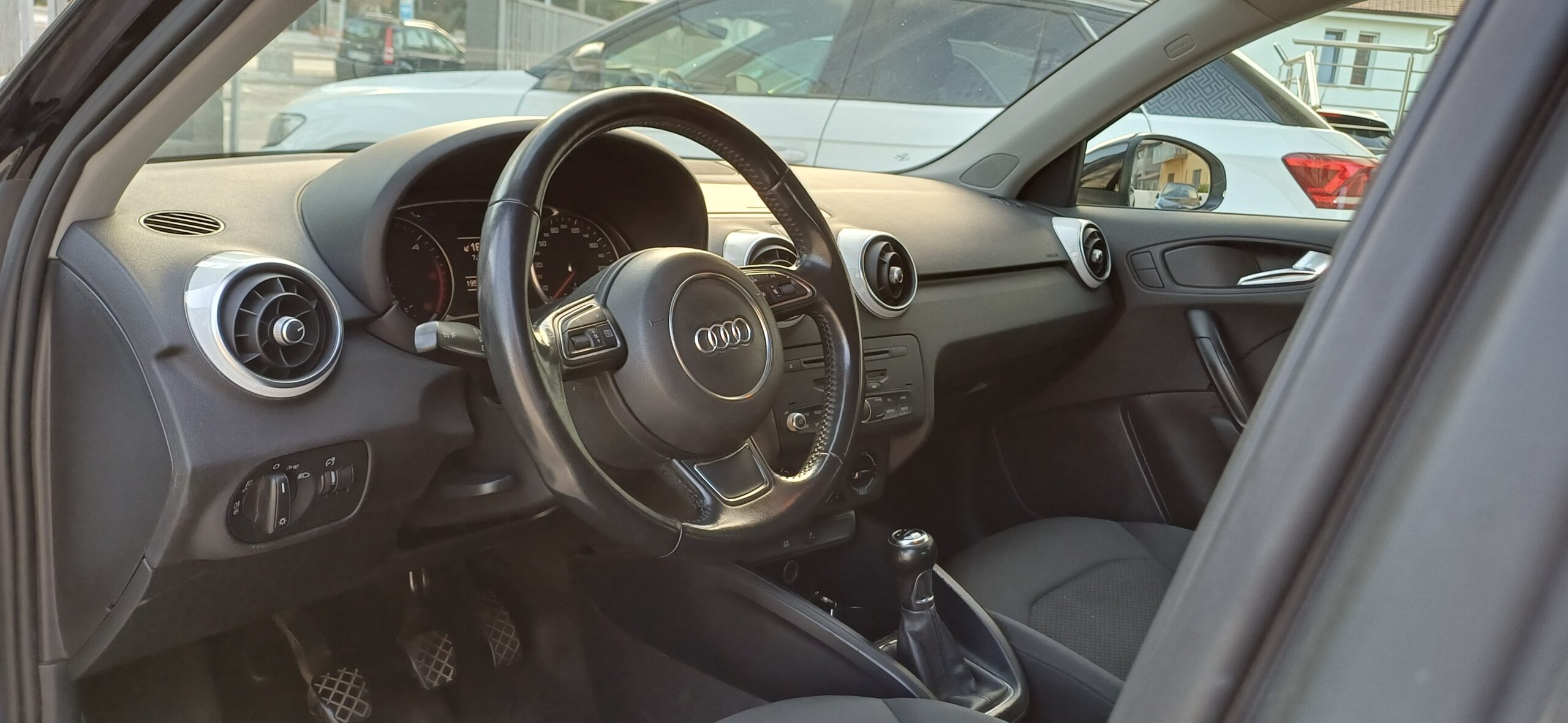 AUDI A1 1.6 TDI SPK S LINE - immagine 6